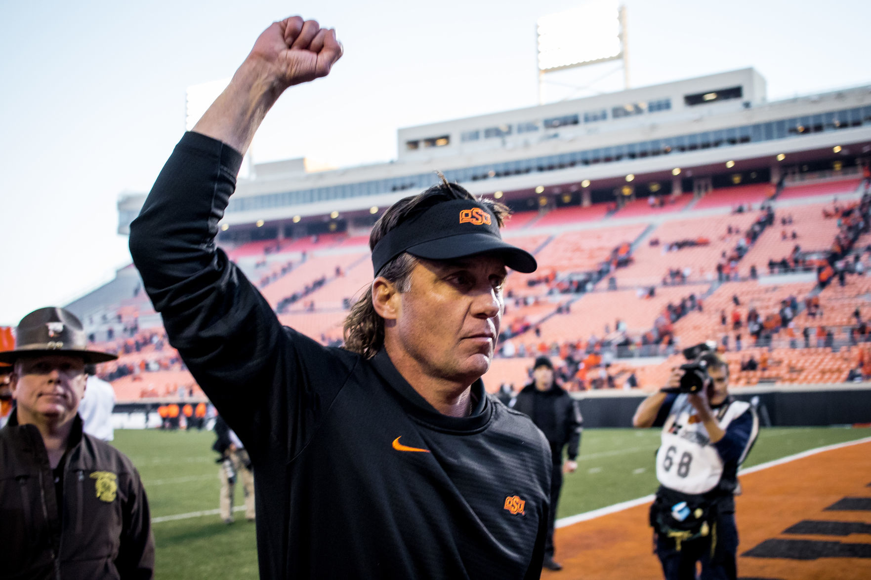 Guerin Emig: Many questions about the college football season, and no answers